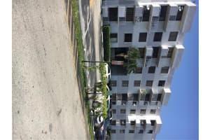 8261 NW 8th St, Miami, FL 33126, Sold 06/05/17