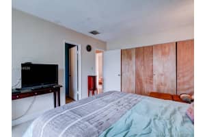 589 NW 98th Ct, Miami, FL 33172, Sold 01/11/17