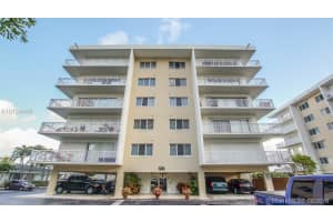 126 Golden Isles Dr #52a, Hallandale Beach, FL 33009, Sold 04/13/17