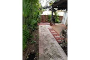 555 NW 98th Ct, Miami, FL 33172, Sold 11/14/16