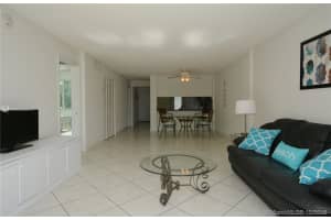 800 SE 4th St, Fort Lauderdale, FL 33301, Sold 04/10/17