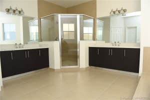 10534 NW 70th Ln, Doral, FL 33178, Sold 12/05/16