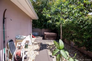 7531 Center Bay Dr, North Bay Village, FL 33141, Sold 12/02/16