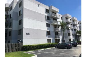 8261 NW 8th St, Miami, FL 33126, Sold 11/29/16