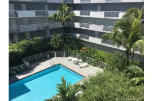 8261 NW 8th St, Miami, FL 33126, Sold 11/29/16