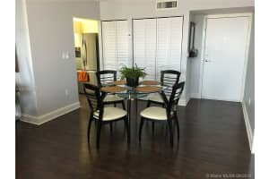 8261 NW 8th St, Miami, FL 33126, Sold 11/29/16