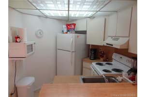 660 W Park Dr, Miami, FL 33172, Sold 01/13/17