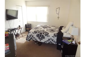 660 W Park Dr, Miami, FL 33172, Sold 01/13/17