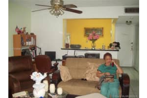 5199 NW 7th St, Miami, FL 33126, Sold 11/30/16