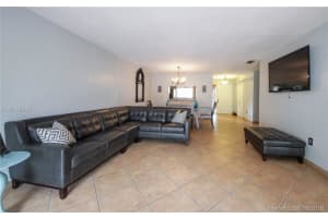 18838 NW 63rd Ct, Hialeah, FL 33015, Sold 10/31/16