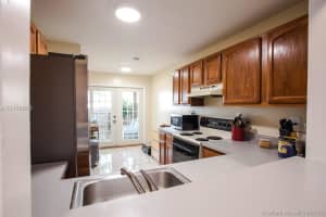 410 SE 7th St, Dania Beach, FL 33004, Sold 11/04/16