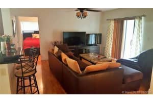 350 Palm Cir W, Pembroke Pines, FL 33025, Sold 11/04/16