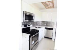 3301 N Country Club Dr, Miami, FL 33180, Sold 02/13/17