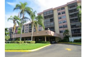 900 NE 195th St, Miami, FL 33179, Sold 07/06/17