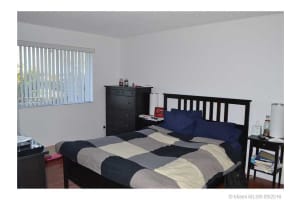 3021 N Oakland Forest Dr, Oakland Park, FL 33309, Sold 12/05/16
