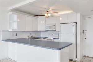 401 Ocean Dr, Miami Beach, FL 33139, Sold 12/19/16