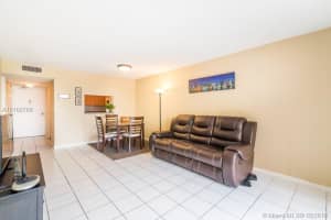 9682 Fontainebleau Blvd, Miami, FL 33172, Sold 11/30/16