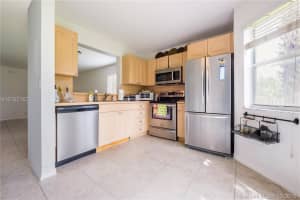7830 NW 6th St, Pembroke Pines, FL 33024, Sold 12/07/16