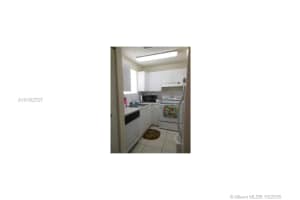8183 NW 8th St APT C5, Miami, FL 33126, Sold 12/05/16