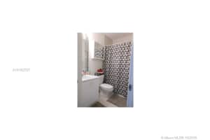 8183 NW 8th St APT C5, Miami, FL 33126, Sold 12/05/16
