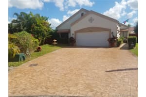 7962 NW 190th Terrace, Hialeah, FL 33015, Sold 12/30/16