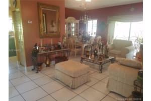 7962 NW 190th Terrace, Hialeah, FL 33015, Sold 12/30/16