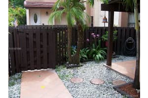 525 W Park Dr, Miami, FL 33172, Sold 01/05/17