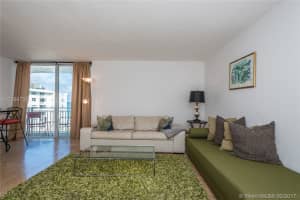 345 Ocean Dr, Miami Beach, FL 33139, Sold 03/29/17