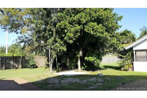 1701 W Oak Knoll Cir, Davie, FL 33324, Sold 02/15/17