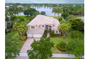 3643 Churchill Downs Dr, Davie, FL 33328, Sold 12/06/16
