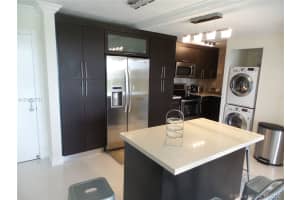 8870 Fontainebleau Blvd, Miami, FL 33172, Sold 02/02/17