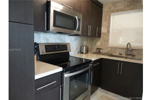 8870 Fontainebleau Blvd, Miami, FL 33172, Sold 02/02/17