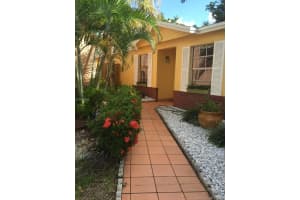8275 NW 193rd Ln, Hialeah, FL 33015, Sold 01/30/17