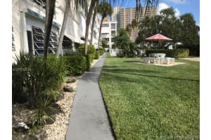3211 NE 8th St, Pompano Beach, FL 33062, Sold 03/17/17