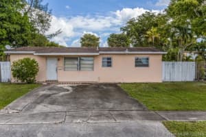 16821 NW 72nd Ave, Hialeah, FL 33015, Sold 01/12/17