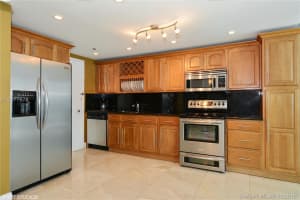 5055 Collins Ave, Miami Beach, FL 33140, Sold 07/17/17