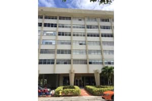 111 Golden Isles Dr APT D2, Hallandale Beach, FL 33009, Sold 05/31/17