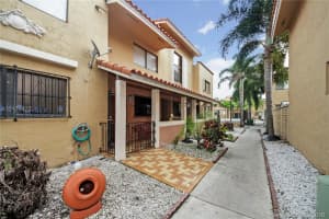 2765 W 60th Pl, Hialeah, FL 33016, Sold 12/23/16