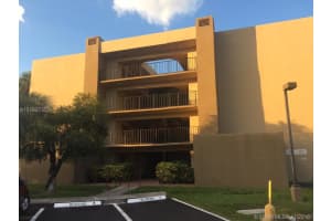 8635 NW 8th St, Miami, FL 33126, Sold 01/13/17
