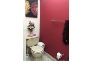 8635 NW 8th St, Miami, FL 33126, Sold 01/13/17