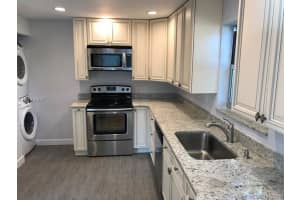 7001 NW 169th St, Hialeah, FL 33015, Sold 01/27/17