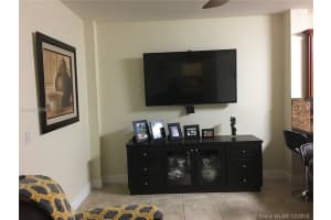 17350 NW 67th Ave, Hialeah, FL 33015, Sold 02/03/17