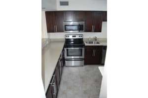 1045 10th St, Miami Beach, FL 33139, Sold 02/03/17