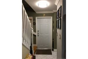 7915 NW 8th St #3b, Miami, FL 33126, Sold 01/24/17