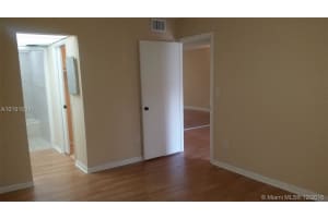 8615 NW 8th St, Miami, FL 33126, Sold 01/26/17
