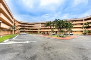 18000 NW 68th Ave #310a, Hialeah, FL 33015, Sold 03/17/17