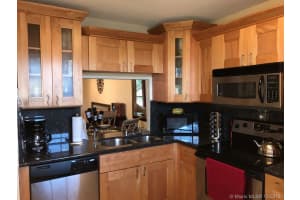 10461 NW 8th St, Pembroke Pines, FL 33026, Sold 03/15/17