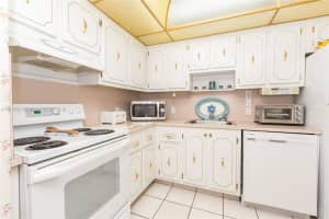 3375 N Country Club Dr, Miami, FL 33180, Sold 03/15/17