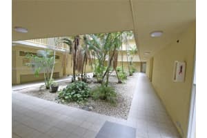 8231 NW 8th St, Miami, FL 33126, Sold 03/14/17