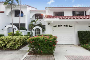 3602 Yacht Club Dr, Miami, FL 33180, Sold 09/20/17